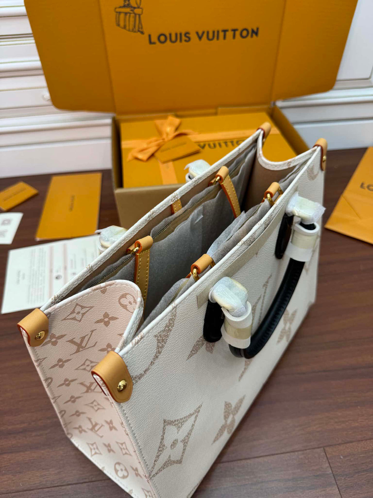 Louis Vuitton Onthego MM Tote Bag Monogram Dune Cruise 35 x 27 x 14 cm